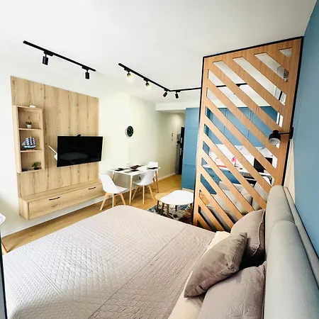 Blue Luxury - 20m De La Golem (Tirana)