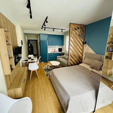 Blue Luxury - 20m De La Golem (Tirana)